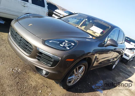 2016 Porsche Cayenne z USA, uszkodzony, nr VIN WP1AA2A22GKA12760